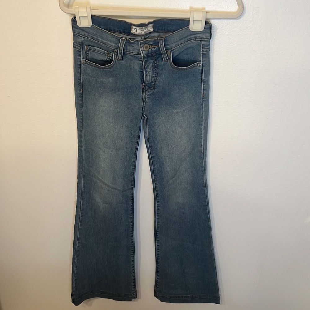 Free People Mid Rise Medium Wash Flare Jeans Size 25